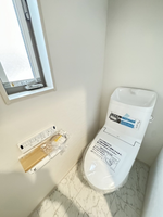 トイレ:トイレが2か所あるので、忙しい朝にも便利です！
