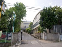 周辺環境:川口市立鳩ヶ谷中学校徒歩3分