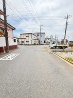 外観:前面道路8ｍで車の出し入れもスムーズです！